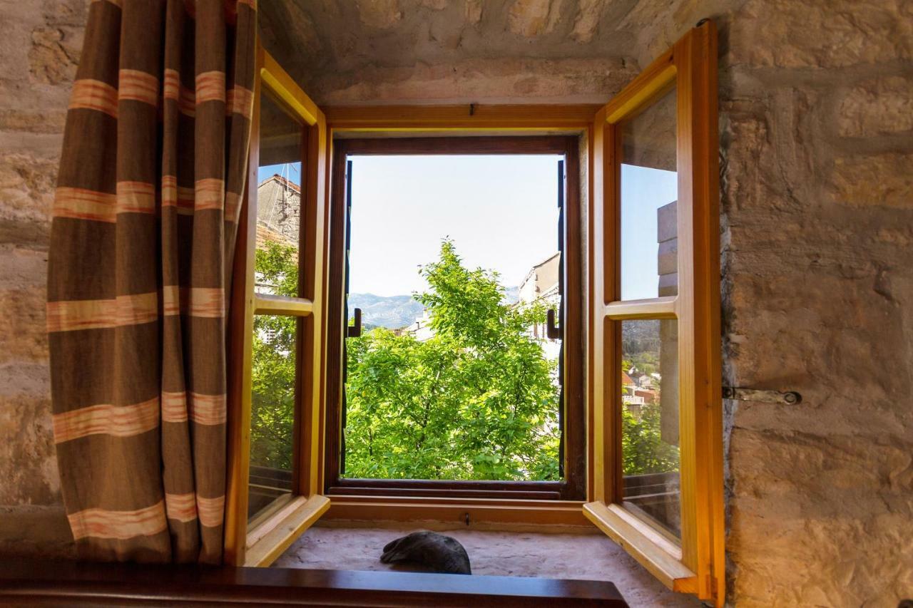 Old Small Stone House Zrnovo Bagian luar foto