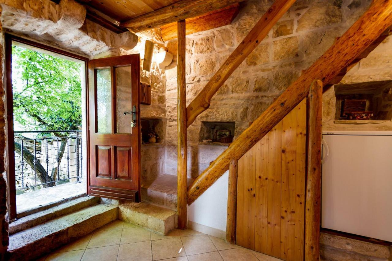 Old Small Stone House Zrnovo Bagian luar foto