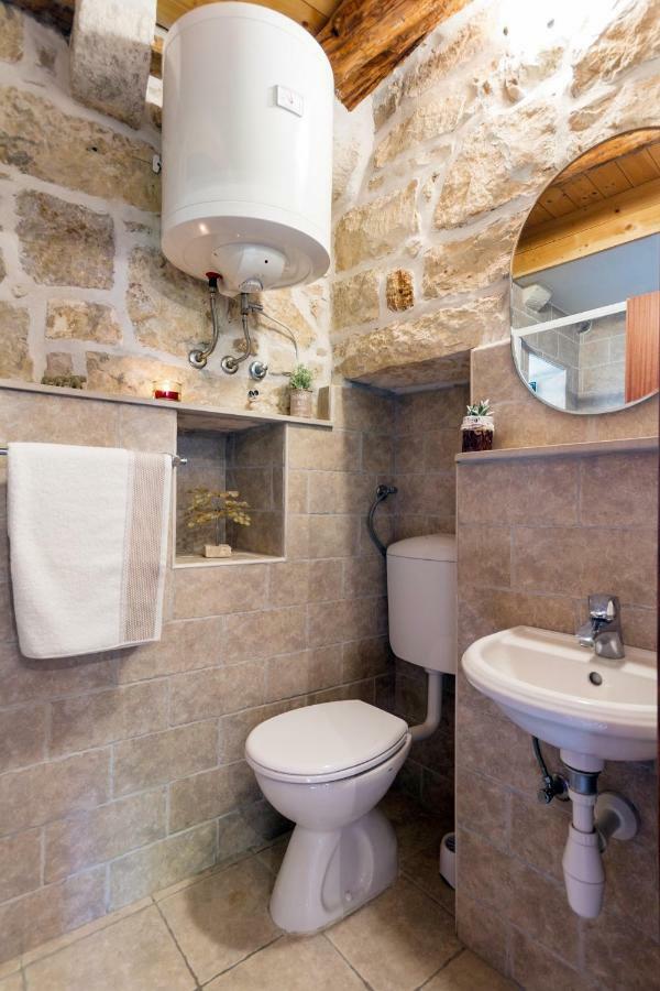 Old Small Stone House Zrnovo Bagian luar foto